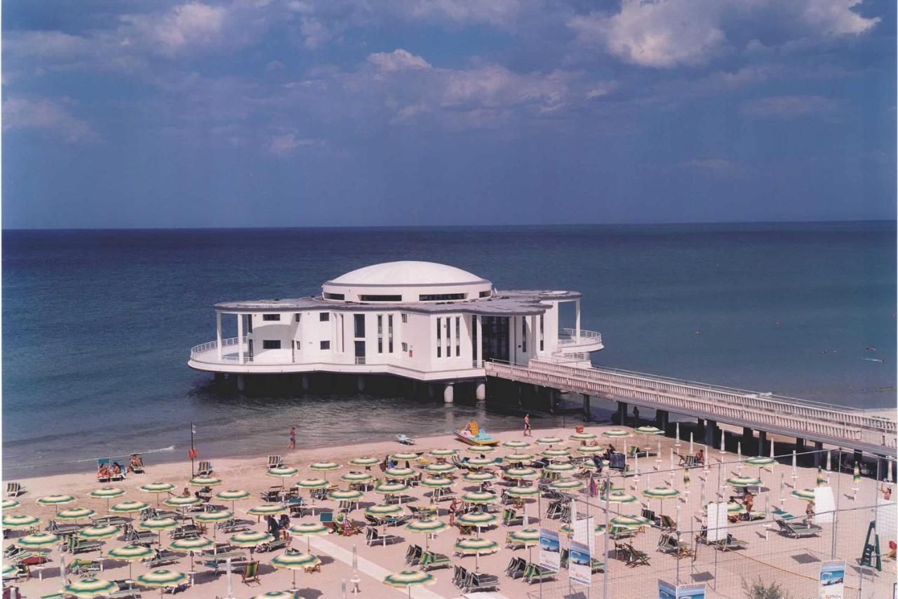 Hotel De La Ville Senigallia Bagian luar foto