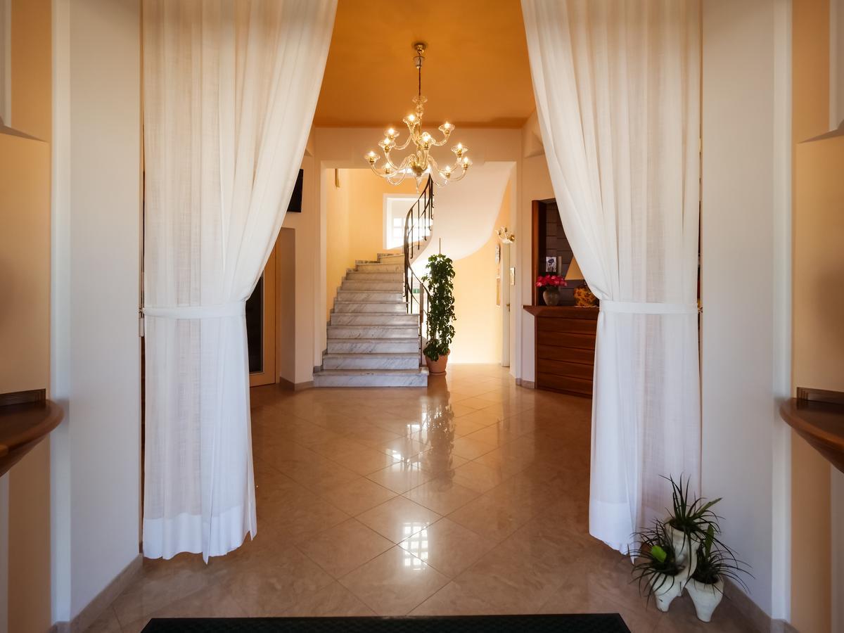 Hotel De La Ville Senigallia Bagian luar foto