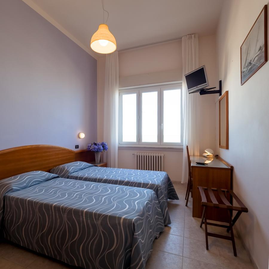 Hotel De La Ville Senigallia Bagian luar foto