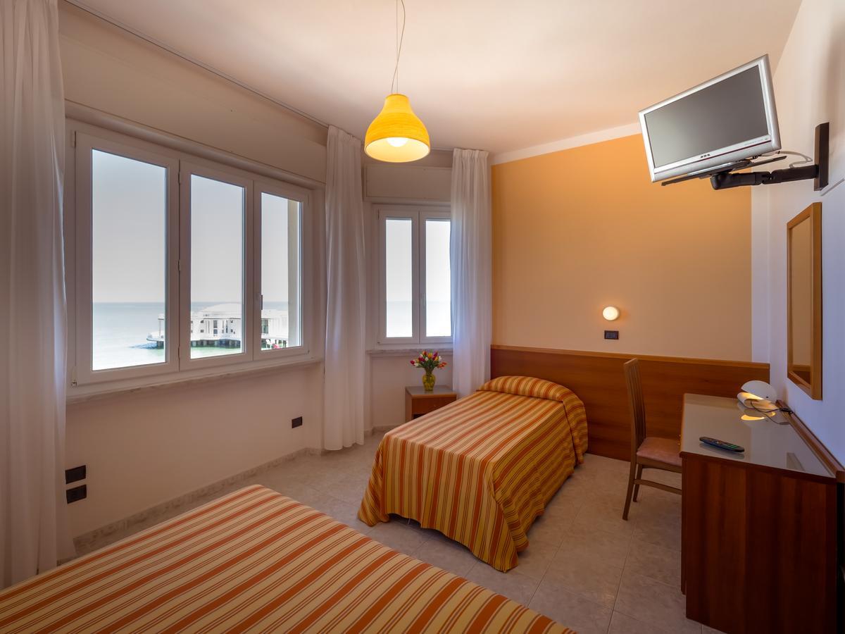 Hotel De La Ville Senigallia Bagian luar foto