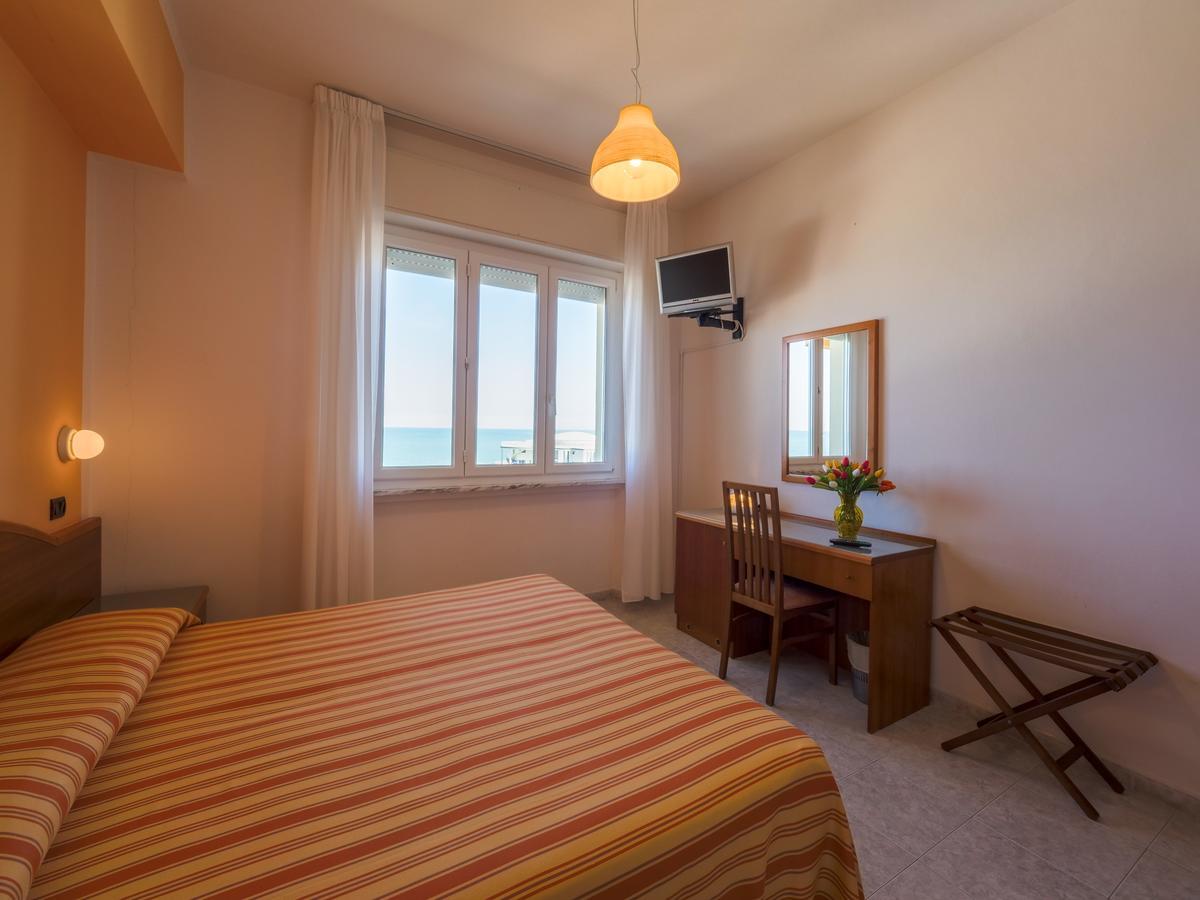 Hotel De La Ville Senigallia Bagian luar foto