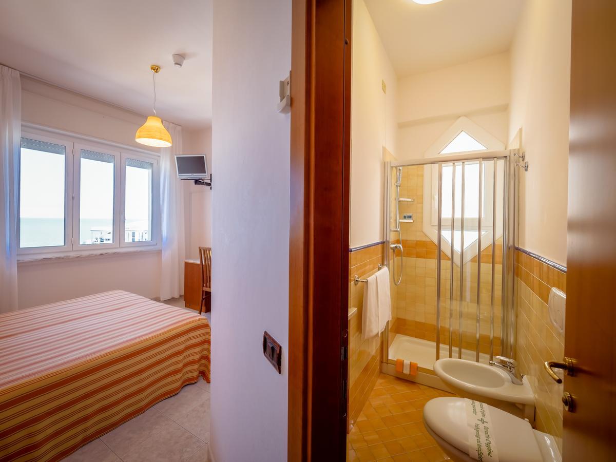 Hotel De La Ville Senigallia Bagian luar foto