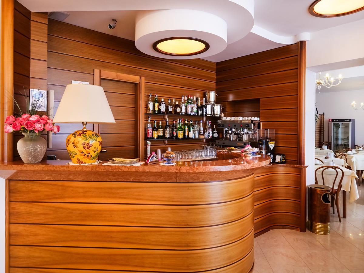 Hotel De La Ville Senigallia Bagian luar foto