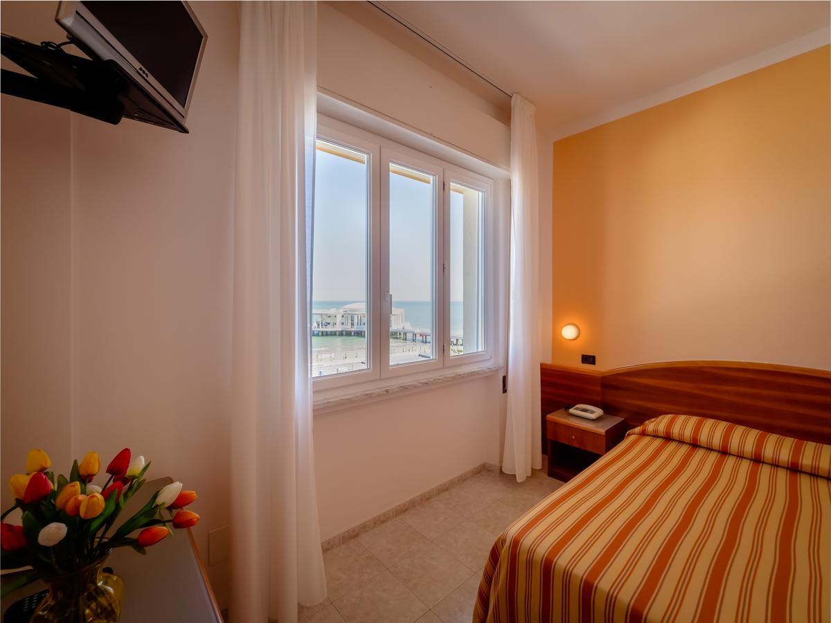 Hotel De La Ville Senigallia Bagian luar foto
