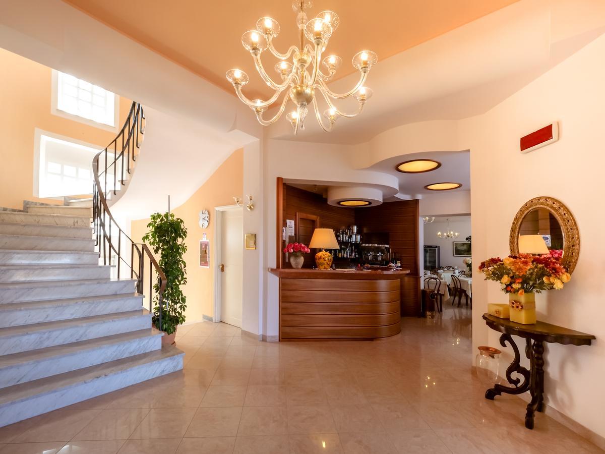 Hotel De La Ville Senigallia Bagian luar foto