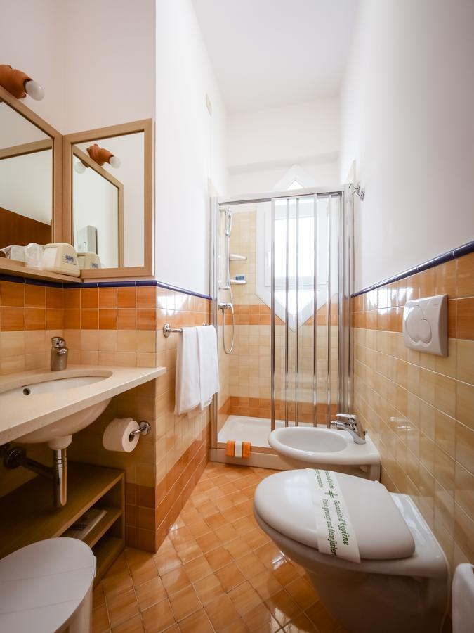 Hotel De La Ville Senigallia Bagian luar foto