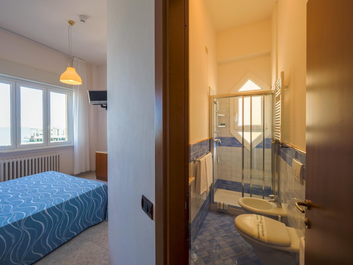 Hotel De La Ville Senigallia Bagian luar foto