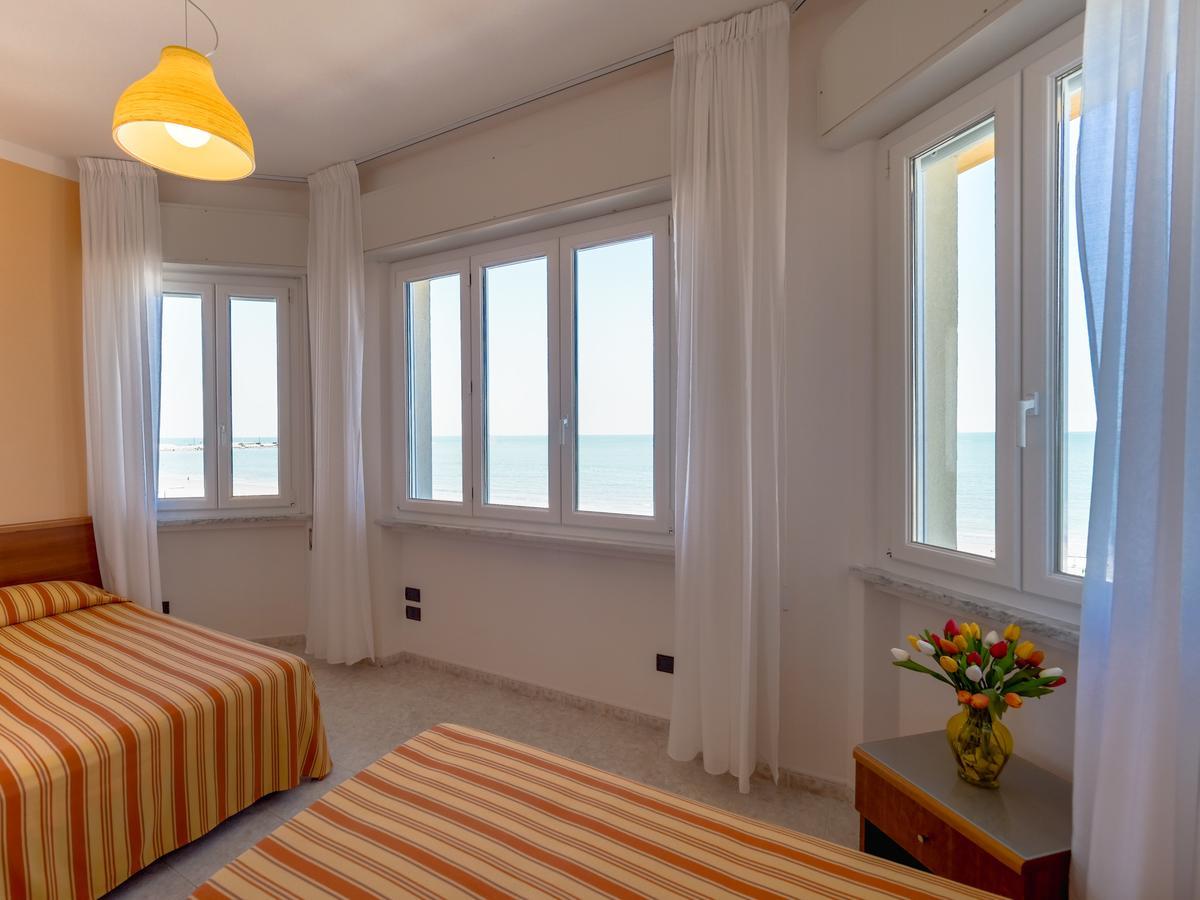 Hotel De La Ville Senigallia Bagian luar foto