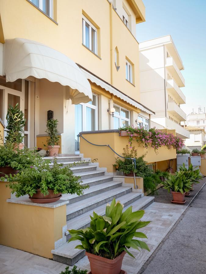 Hotel De La Ville Senigallia Bagian luar foto